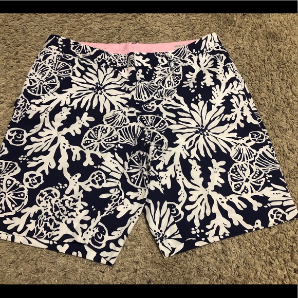 EUC Lily Pulitzer Avenue Floral Shorts - Picture 1 of 3